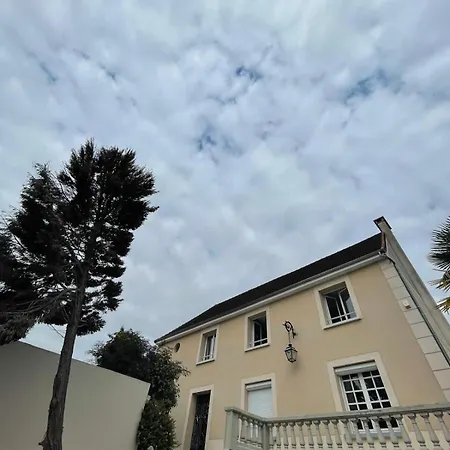 Avec Piscine Chauffée Privée Melun