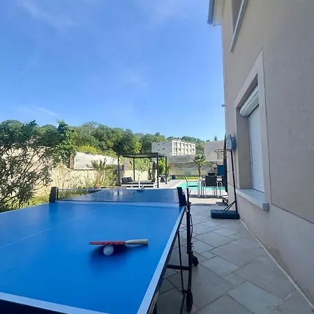 Avec Piscine Chauffée Privée Melun